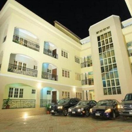 Room In Lodge - Apartment Royale Hotel-3 Bd Apartment Икеджа Екстериор снимка
