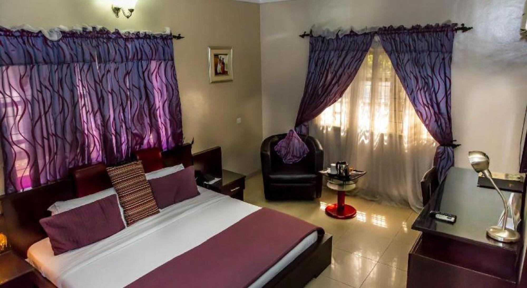 Room In Lodge - Apartment Royale Hotel-3 Bd Apartment Икеджа Екстериор снимка