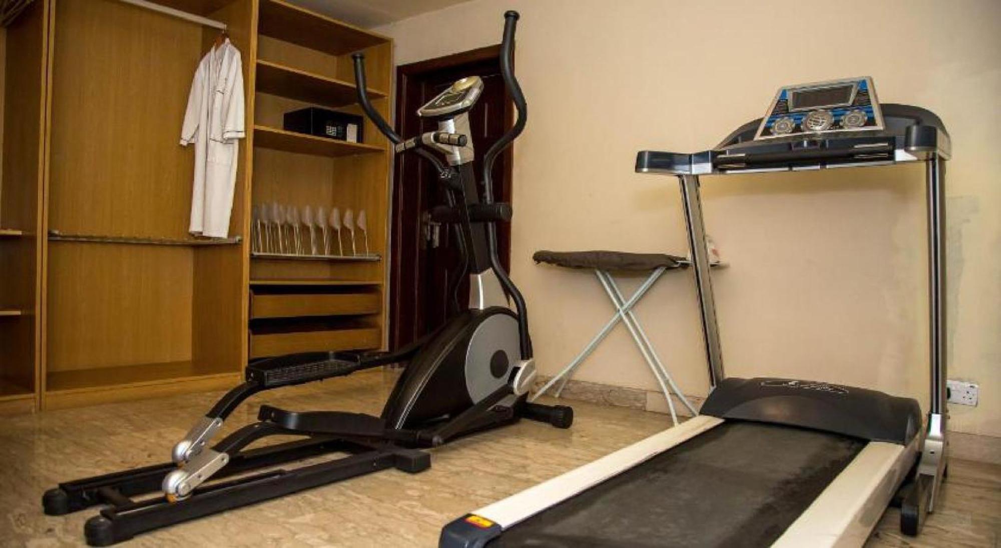 Room In Lodge - Apartment Royale Hotel-3 Bd Apartment Икеджа Екстериор снимка