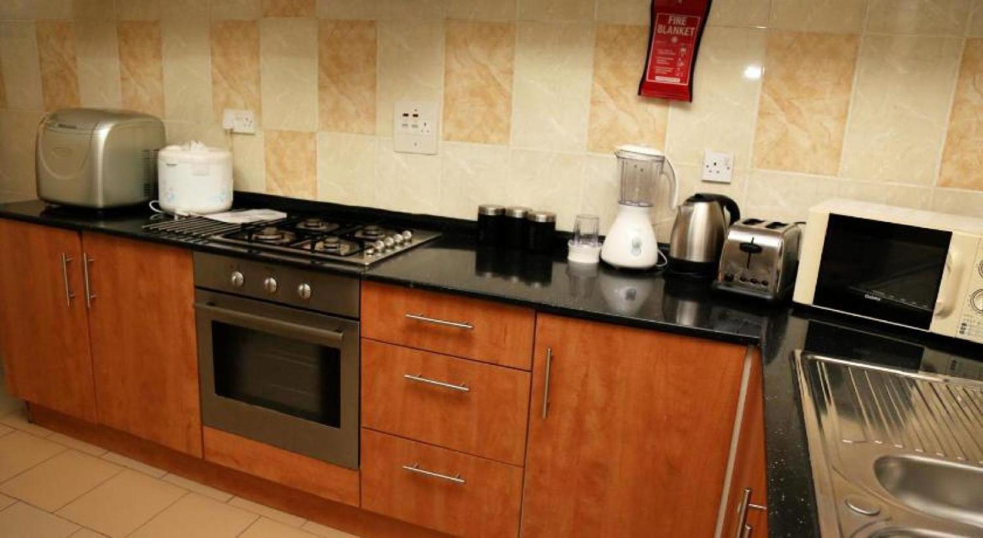 Room In Lodge - Apartment Royale Hotel-3 Bd Apartment Икеджа Екстериор снимка